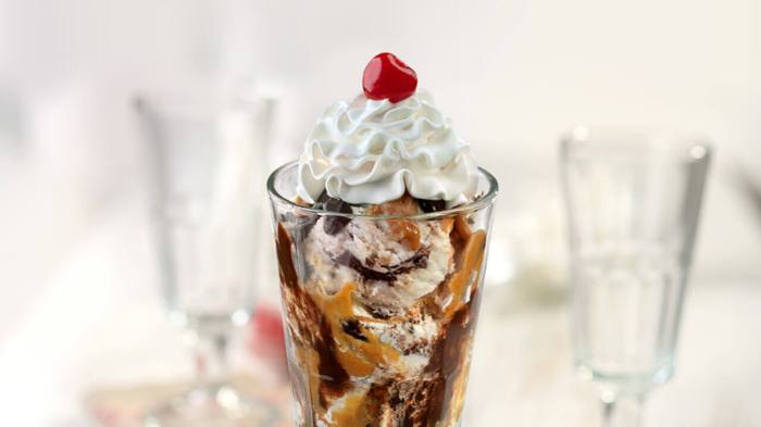 Friendly's hunka chunka peanut butter cup lava cake sundae